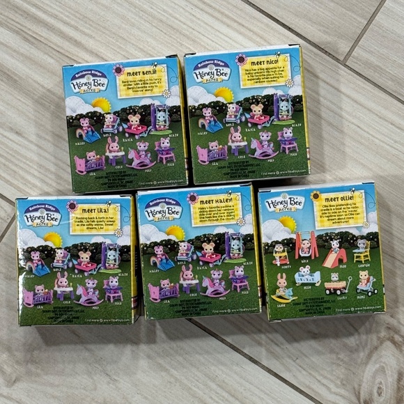 Honey Bee Acres Set of 5 Dollhouse Figurines Nico Haley Benji Ollie Lila New - Picture 12 of 12